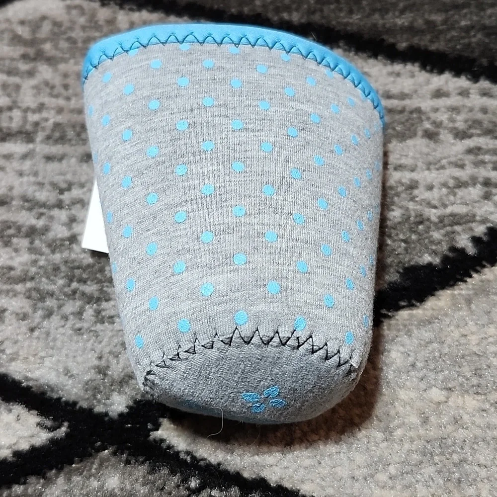 SAUNDERS REUSABLE SMALL COFFEE CUP/DRINK COZY SLEEVE GRAY & BLUE POLKA-DOT